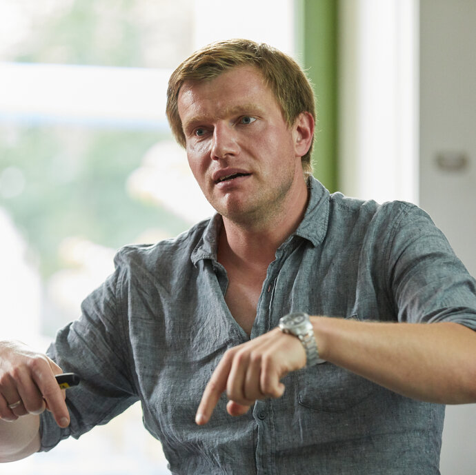 Portrait Prof. Dr. Marcel Helbig